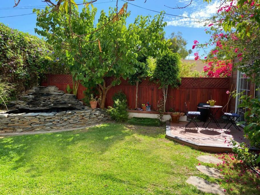 2 Bd Beverly Hills * Los Angeles