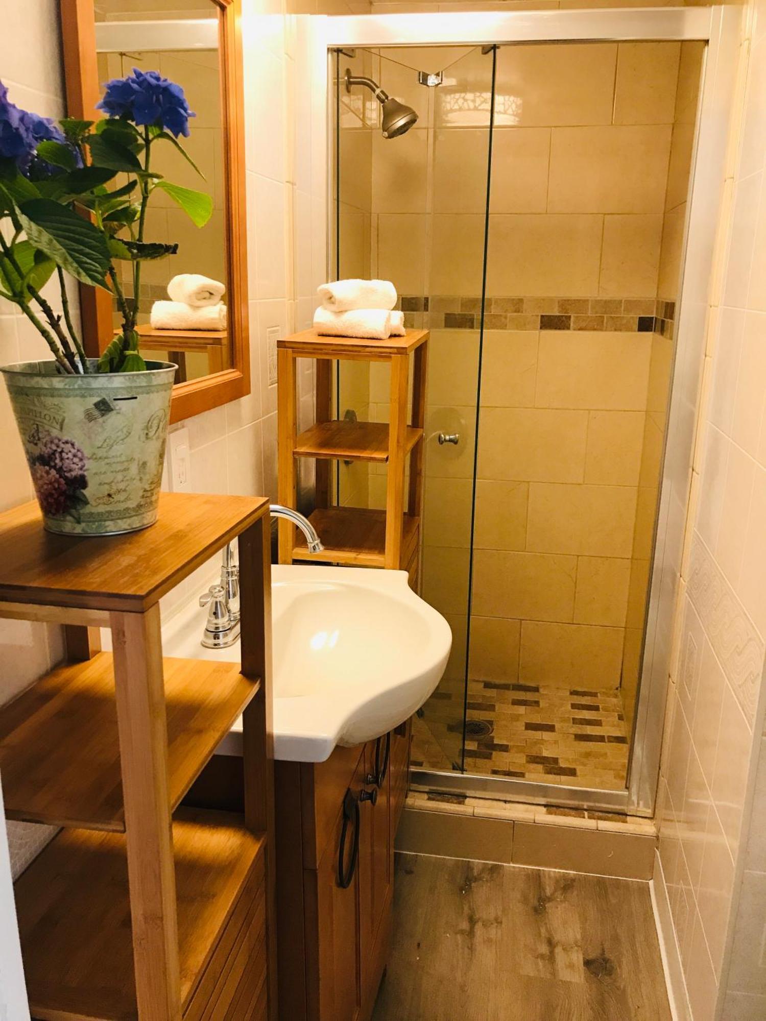 2 Bd Beverly Hills